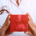 8 هدیه مناسب برای روز پزشک